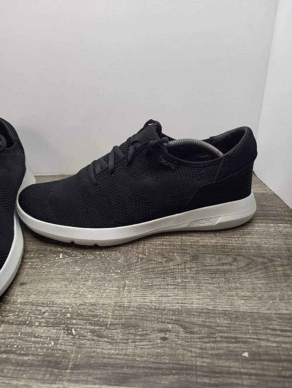 Kizik Lima 2 Hands Free Step-In Low Top Sneakers Black Mens Size 12 Wide